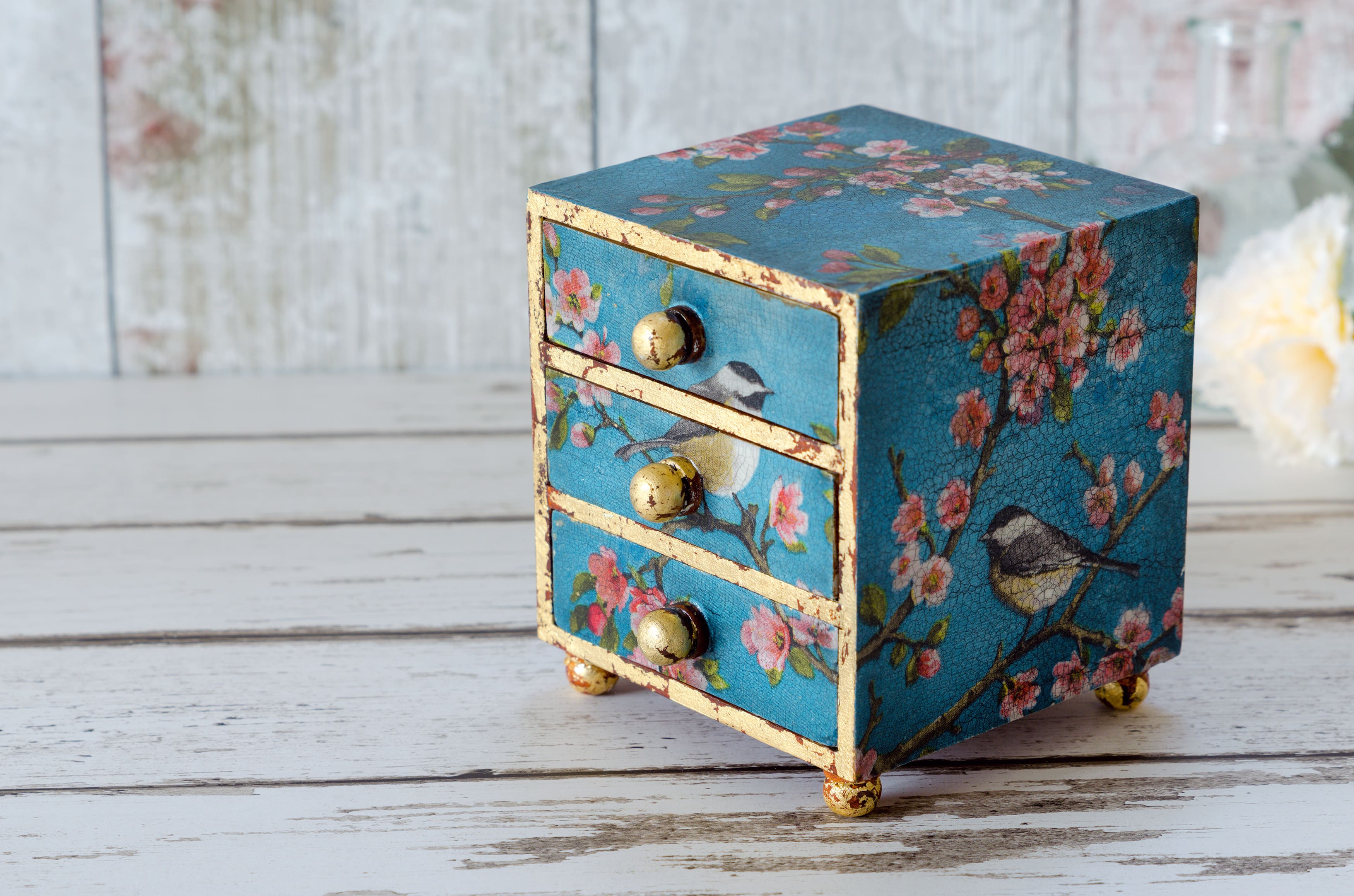 <strong>Powierzchnie, na których można łatwo wykonać decoupage</strong>